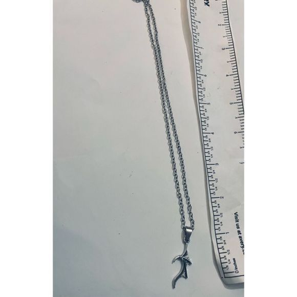 CUTE SILVER GOTH BAT WING NECKLACE - Picture 4 of 5